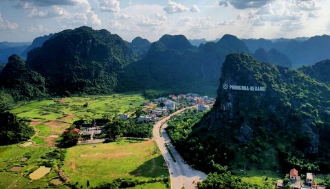 Lời mời gọi ‘quyến rũ’ từ Phong Nha - Kẻ Bàng- Ảnh 1. Phong Nha - Kẻ Bàng nhiều năm qua đã trở thành một điểm du lịch nổi tiếng trên bản đồ du lịch Việt Nam cũng như thế giới - Ảnh: Vườn Quốc gia Phong Nha - Kẻ Bàng