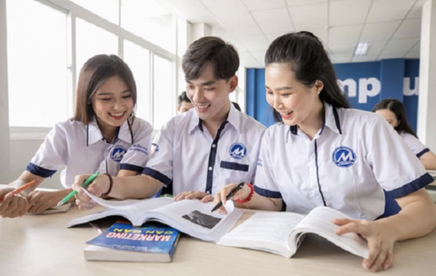 Sinh viên lo lắng vì trường thay đổi chuẩn đầu ra ngoại ngữ- Ảnh 1. Sinh viên Trường đại học Tài chính - Marketing - Ảnh: UFM