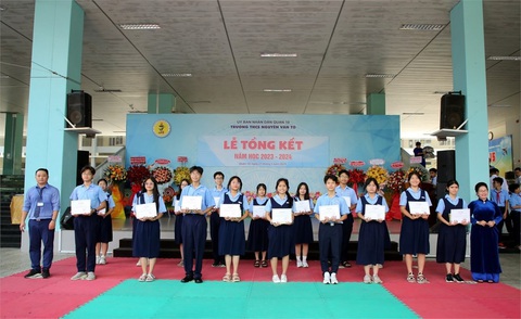 Trường THCS 'hot' nhất quận 10 tăng độ khó tuyển sinh vào lớp 6- Ảnh 2. Học sinh Trường THCS Nguyễn Văn Tố trong lễ tổng kết năm học 2023-2024 - Ảnh: NVT