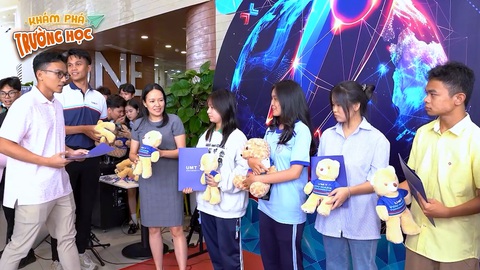 19h hôm nay 3-5: Trường đại học UMT lên sóng Khám phá trường học- Ảnh 1. Học sinh tham gia trải nghiệm một buổi tham quan tại Trường đại học UMT
