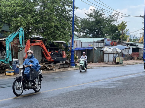 Mưa lúc 14g30 chiều nay 3-5-2024 tại đường Song Hành xa lộ Hà Nội, Linh Trung, Thủ Đức - Ảnh: XUÂN ĐOÀN Mưa lúc 1430 chiều nay 3-5-2024 tại đường Song Hành xa lộ Hà Nội, Linh Trung, Thủ Đức - Ảnh: XUÂN ĐOÀN