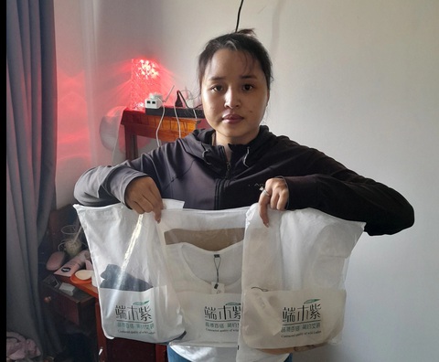 Vụ shipper bị trộm xe máy cùng 81 đơn hàng: Hai anh em ruột đi trộm khai gì?- Ảnh 3. Hồng - bạn gái của Hoàng - cũng bị công an điều tra hành vi tàng trữ trái phép chất ma túy - Ảnh: Công an cung cấp