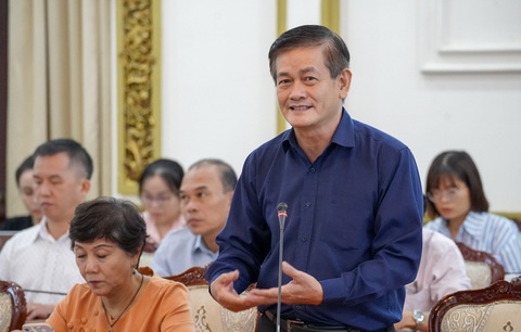 TP.HCM nên phát triển kinh tế biển chứ không phải đô thị biển- Ảnh 2. TS.KTS Ngô Viết Nam Sơn nêu ý kiến - Ảnh: T.V.