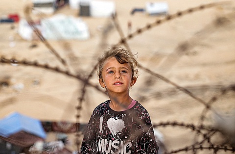 Hơn 1,4 triệu người Palestine trú ẩn ở Rafah, miền nam Dải Gaza, đang nín thở chờ thỏa thuận ngừng bắn trước khi Israel tấn công vào khu vực này - Ảnh: AFP Hơn 1,4 triệu người Palestine trú ẩn ở Rafah, miền nam Dải Gaza, đang nín thở chờ thỏa thuận ngừng bắn trước khi Israel tấn công vào khu vực này - Ảnh: AFP