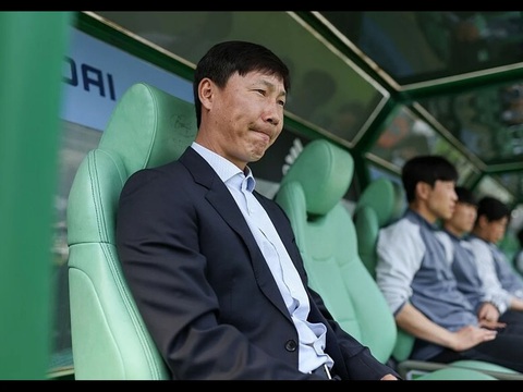 Lương của HLV Kim Sang Sik thấp hơn ông Park Hang Seo- Ảnh 2. HLV Kim Sang Sik khi dẫn dắt CLB Jeonbuk Hyundai Motors - Ảnh: Jeonbuk Hyundai Motors