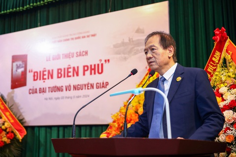 Ông Võ Hồng Nam - con trai Đại tướng Võ Nguyên Giáp chia sẻ tại sự kiện - Ảnh: TRẦN HOÀNG Ông Võ Hồng Nam, con trai Đại tướng Võ Nguyên Giáp, chia sẻ tại sự kiện - Ảnh: TRẦN HOÀNG