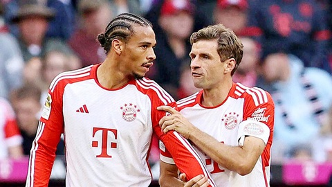 Ngai vàng lung lay của Bayern Munich- Ảnh 1. Những ngôi sao bản địa như Muller (phải) và Sane đều đánh mất phong độ ở mùa giải này - Ảnh: REUTERS