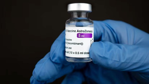 Vắc xin AstraZeneca gây đông máu, hiểu ra sao?- Ảnh 1. Vắc xin COVID-19 của Hãng AstraZeneca - Ảnh: Business Standard