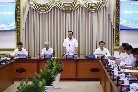 Chủ tịch Phan Văn Mãi: 'Nếu Tập đoàn Thuận An không tiếp tục được, phải có phương án khác'- Ảnh 1. Chủ tịch UBND TP.HCM Phan Văn Mãi phát biểu tại hội nghị chiều 3-5 - Ảnh: THẢO LÊ