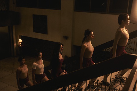 Mỹ nhân lai Thái Violette Wautier gây sốc với MV nhảy múa trong... nghĩa địa- Ảnh 2. Mỹ nhân lai Thái Violette Wautier gây sốc với MV nhảy múa trong... nghĩa địa- Ảnh 2.