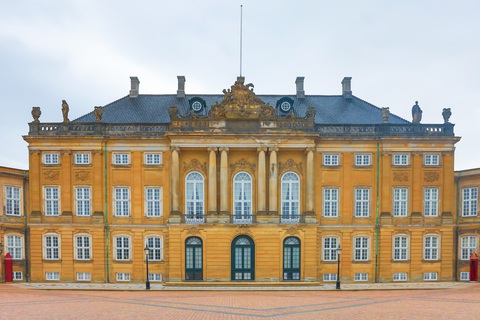 Copenhagen tràn ngập không khí cổ tích như truyện cổ Andersen- Ảnh 9. Cung điện Christiansborg - thủ phủ của Hoàng gia Đan Mạch và cũng là cơ quan hành chính trung ương của quốc gia này - Ảnh: QUỶ CỐC TỬ