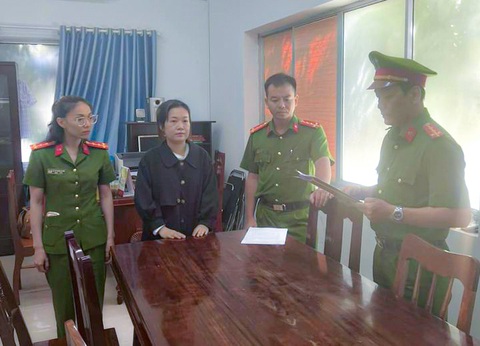 Bắt nữ giám đốc công ty chuyển phát nhanh lừa đảo hơn 10 tỉ đồng- Ảnh 1. Hồ Thị Thùy Ngân đã dùng thủ đoạn thành lập công ty chuyển phát nhanh, huy động vốn để lừa đảo chiếm đoạt hơn 10 tỉ đồng của nhiều người - Ảnh: Công an cung cấp