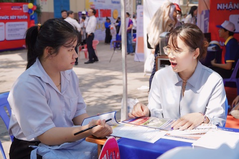 Học phí đại học tăng - đắn đo chọn trường- Ảnh 1. Học phí là yếu tố quan trọng được học sinh, phụ huynh cân nhắc