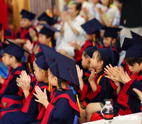 Phụ huynh xin đóng thêm 2 phần quỹ lớp và câu nói chạm trái tim cô giáo- Ảnh 1. Trẻ em vô tư, đừng vì những điều không đáng khiến các con tổn thương - Ảnh minh họa: ĐOÀN NHẠN