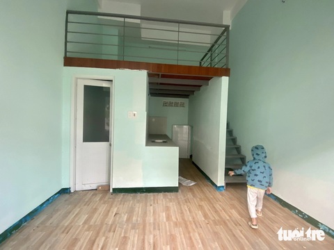 Cháy nhà cho thuê gây chết người: Có cần quy chuẩn xây trọ?- Ảnh 3. Một nhà ở cho thuê thuộc sở hữu nhà nước ở thành phố Đà Nẵng - Ảnh: TRƯỜNG TRUNG