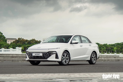 Chi tiết Hyundai Accent 2024 giá cao nhất 569 triệu đồng: Lột xác toàn diện trước Vios, City- Ảnh 2. Accent 2024 sở hữu ngoại hình nhiều đường góc cạnh, vuông vức - ngôn ngữ thiết kế tương tự các sản phẩm thời gian gần đây của Hyundai. Phần hông gợi nhớ đến