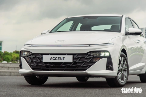 Chi tiết Hyundai Accent 2024 giá cao nhất 569 triệu đồng: Lột xác toàn diện trước Vios, City- Ảnh 3. Cụm lưới tản nhiệt choán hầu hết diện tích đầu xe tương tự thế hệ cũ. Song cụm đèn pha giờ đặt thấp hơn, dải LED ban ngày đặt cao trải dài toàn bộ chiều ngang của xe giống Stargazer.