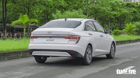 Chi tiết Hyundai Accent 2024 giá cao nhất 569 triệu đồng: Lột xác toàn diện trước Vios, City- Ảnh 18. Ngoài ra, chân ga cũng như hộp số cho cảm giác mượt mà và êm ái, người lái mới dễ làm quen.