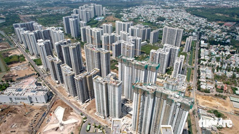 Chặn 'bán lúa non', huy động vốn khi chưa xong pháp lý dự án bất động sản- Ảnh 1. Các luật mới sẽ rút ngắn thời gian làm thủ tục phát triển dự án bất động sản, giúp chủ đầu tư tăng nguồn cung nhà ở - Ảnh: NGỌC HIỂN
