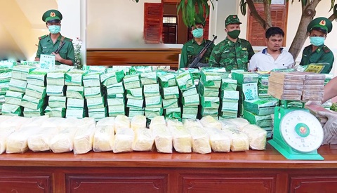 Bắt giữ 8 người vận chuyển 198kg ma túy từ Lào về Việt Nam- Ảnh 1. Số ma túy bị lực lượng chức năng thu giữ - Ảnh: Bộ đội biên phòng cung cấp