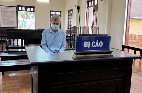 Người hành hạ con riêng của bạn gái ở quận Tân Phú lãnh án tù- Ảnh 1. Bị cáo Lương Đức Thắng tại tòa - Ảnh: Đ.T.
