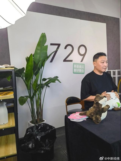'Sếp tổng' livestream để kiếm tiền trả lương nhân viên- Ảnh 1. Ông Lin Sheng được phát hiện âm thầm tạo tài khoản để thực hiện livestream bán hàng.