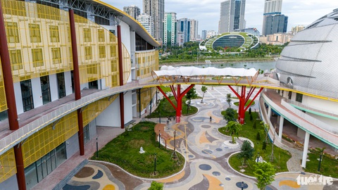 Ngắm Cung Thiếu nhi Hà Nội hơn 1.300 tỉ đồng sắp khánh thành- Ảnh 2. Khu A và khu B nối nhau bởi một cái cầu- Ảnh: DANH KHANG