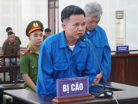 Bị cáo Lê Khắc Quốc lừa đảo “chạy án” vừa bị TAND TP Đà Nẵng xét xử - Ảnh: ĐOÀN CƯỜNG Bị cáo Lê Khắc Quốc lừa đảo “chạy án” vừa bị TAND TP Đà Nẵng xét xử - Ảnh: ĐOÀN CƯỜNG