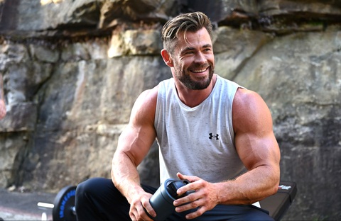 Chris Hemsworth: Bí quyết xây dựng cơ bắp 'siêu đỉnh'
của thần Thor- Ảnh 1. Hemsworth luôn phải tăng, giảm 10-15kg hằng năm để phù hợp với các vai diễn - Ảnh: INSTAGRAM