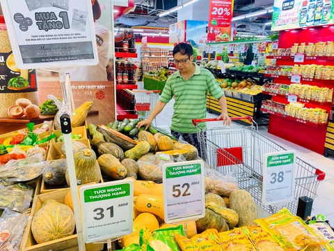 Tăng cung để kiểm soát lạm phát- Ảnh 1. Những ngày này, ghi nhận trên các báo cho thấy giá cả nhiều mặt hàng thiết yếu đang tăng - - Ảnh: DANH KHANG