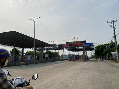 Thị xã Điện Bàn đề xuất dời trạm thu phí BOT về vị trí mới- Ảnh 2. Lối vào hướng bắc trạm BOT Điện Thắng Trung - Ảnh: B.D.