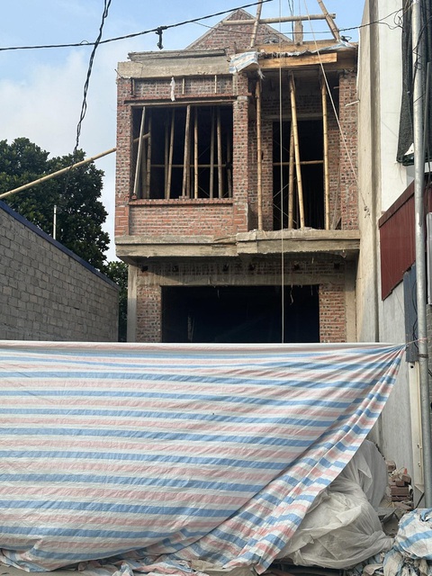 Thái Bình: Sập giàn giáo, một người chết, hai người bị thương- Ảnh 1. Hiện trường vụ việc sập giàn giáo tại xã Hồng Lý, huyện Vũ Thư, tỉnh Thái Bình khiến một người chết, hai người bị thương - Ảnh: K.LINH
