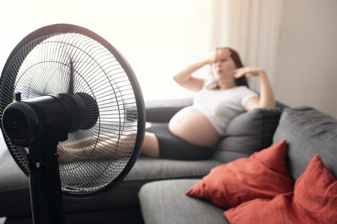 Nắng nóng làm tăng nguy cơ sinh non- Ảnh 1. Nắng nóng khiến thai phụ không chỉ căng thẳng mà còn dễ sinh non hơn - Ảnh minh họa của Getty