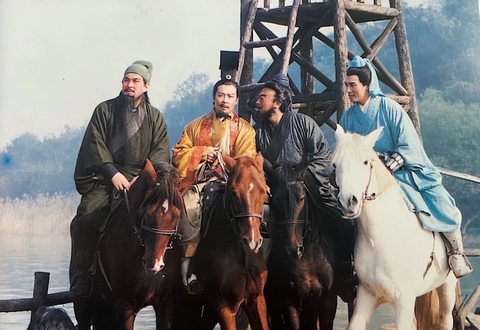 Tiết lộ thù lao của dàn diễn viên đóng chính Tam Quốc diễn nghĩa 1994- Ảnh 3. Dàn diễn viên chính như Đường Quốc Cường, Bào Quốc An, Tôn Ngạn Quân, Lục Thụ Minh... nhận mức thù lao 250 tệ/ngày (khoảng 860.000 đồng)
