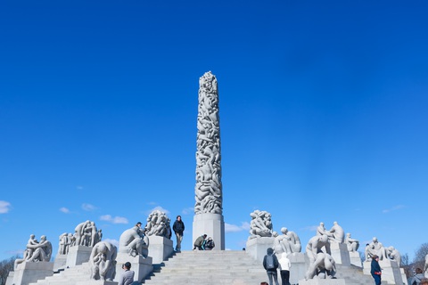Công viên tượng khỏa thân độc nhất vô nhị ở Oslo- Ảnh 3. Tháp người