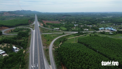Tài xế 'rối não' với biển báo trên đường cao tốc Đà Nẵng - Quảng Ngãi- Ảnh 9. Cao tốc Đà Nẵng - Quảng Ngãi đoạn qua trạm thu phí Chu Lai - Ảnh: LÊ TRUNG