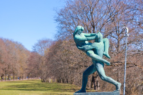 Công viên tượng khỏa thân độc nhất vô nhị ở Oslo- Ảnh 12. Các bức tượng ở công viên tượng nhân sinh không có lời đề tựa cũng như chú giải - Ảnh: NGÔ TRẦN HẢI AN
