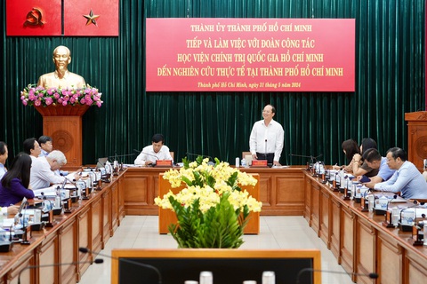 TP.HCM hoàn thiện đồng bộ thể chế, cơ chế chính sách trong thực hiện chính quyền đô thị- Ảnh 1. Phó bí thư thường trực Thành ủy TP.HCM Nguyễn Hồ Hải phát biểu tại buổi làm việc - Ảnh: HỮU HẠNH