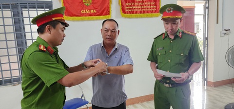 Bắt thêm nghi phạm vẽ 'dự án ma' lừa đảo hàng trăm tỉ ở Phú Quốc- Ảnh 1. Cơ quan điều tra Công an tỉnh Kiên Giang bắt tạm giam 4 tháng đối với Nguyễn Văn Nguyên về tội