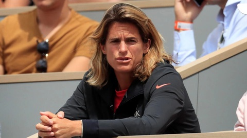 Roland Garros cấm cổ động viên uống rượu trên khán đài- Ảnh 1. Giám đốc Amelie Mauresmo đưa ra lệnh cấm uống rượu trên khán đài tại Giải quần vợt Pháp mở rộng. - Nguồn: REUTERS