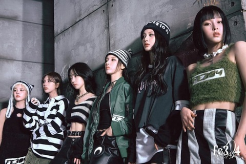 Nhóm nhạc nữ NMIXX 'khổ sở' vì hát live quá hay- Ảnh 1. Nhóm nhạc nữ NMIXX bất ngờ hát live quá ấn tượng khiến khán giả nghi ngờ có chiêu trò