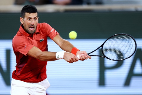 Tin tức thể thao sáng 31-5: Djokovic vào vòng 3 Roland Garros; Arsenal mua tiền đạo cao to- Ảnh 1. Djokovic giành thắng lợi dễ dàng tại vòng 2 Roland Garros - Ảnh: REUTERS