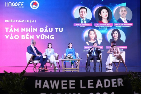 CEO PNJ nói về kế hoạch đưa giá trị thương hiệu lên 1 tỉ USD- Ảnh 1. Lãnh đạo của các doanh nghiệp, ngân hàng cũng như quỹ đầu tư đã thảo luận về chủ đề phát triển bền vững - Ảnh: HẢI KIM