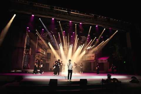 Danh ca Lê Uyên xuất hiện trẻ trung tại buổi tổng duyệt live show của Mr Đàm- Ảnh 4. Danh ca Lê Uyên xuất hiện trẻ trung tại buổi tổng duyệt live show của Mr Đàm- Ảnh 4.
