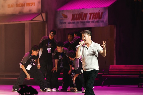 Danh ca Lê Uyên xuất hiện trẻ trung tại buổi tổng duyệt live show của Mr Đàm- Ảnh 3. Danh ca Lê Uyên xuất hiện trẻ trung tại buổi tổng duyệt live show của Mr Đàm- Ảnh 3.