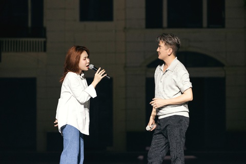 Danh ca Lê Uyên xuất hiện trẻ trung tại buổi tổng duyệt live show của Mr Đàm- Ảnh 6. Danh ca Lê Uyên xuất hiện trẻ trung tại buổi tổng duyệt live show của Mr Đàm- Ảnh 6.
