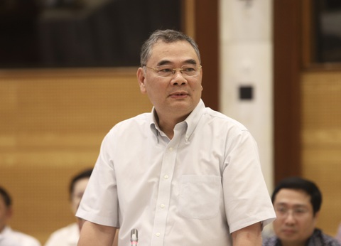 Khởi tố ông Mai Tiến Dũng, cựu bộ trưởng, chủ nhiệm Văn phòng Chính phủ- Ảnh 2. Trung tướng Tô Ân Xô tại buổi họp báo - Ảnh: DANH TRỌNG