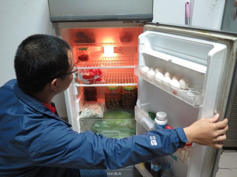 Bảo quản thực phẩm trong tủ lạnh sẽ không có nguy cơ ngộ độc?- Ảnh 1. Việc bảo quản thực phẩm tủ lạnh không đúng cách sẽ làm giảm đi chất dinh dưỡng và có thể sinh ra nhiều chất độc gây hại sức khỏe - Ảnh: QUANG THẾ
