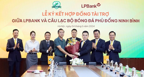 LPBank tài trợ CLB bóng đá Phù Đổng Ninh Bình- Ảnh 3. Với việc đồng hành cùng CLB Phù Đổng Ninh Bình, LPBank tiếp tục khẳng định hoạt động tài trợ cho thể thao chuyên nghiệp luôn được duy trì, đúng với phương châm