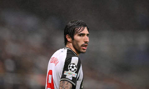 Sao Newcastle Tonali nghiện cá độ là bệnh- Ảnh 1. Sandro Tonali phải trả giá vì chứng nghiện cá độ - Ảnh: Getty Images